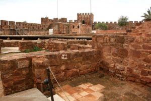 interior del castillo de Silves en el Algarve 